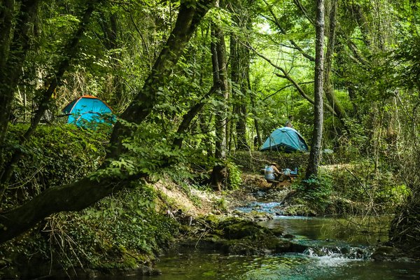 Comment choisir un sac de couchage adapté pour un camping en climat tropical?