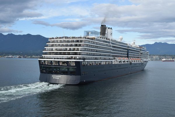 Quelles croisières offrent des ateliers de cuisine italienne avec des chefs locaux?