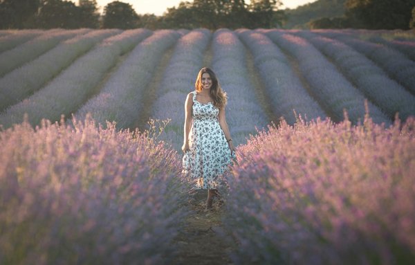 Comment organiser des vacances en Provence avec des ateliers de peinture et des visites de champs de lavande?